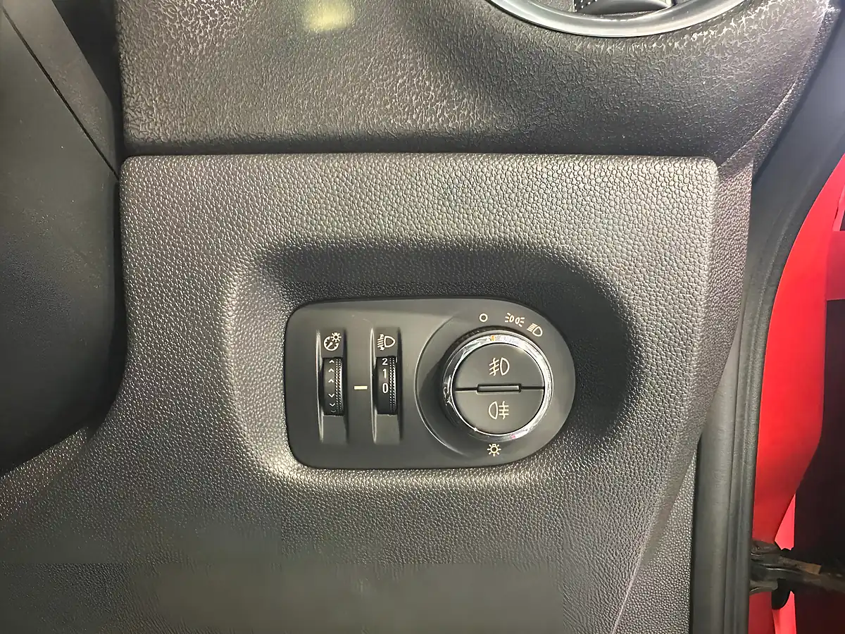 Used 2014 Vauxhall Corsa Sxi Red - Interior and Exterior details 13
