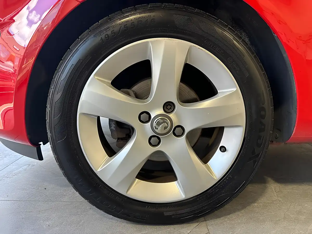 Used 2014 Vauxhall Corsa Sxi Red - Interior and Exterior details 17