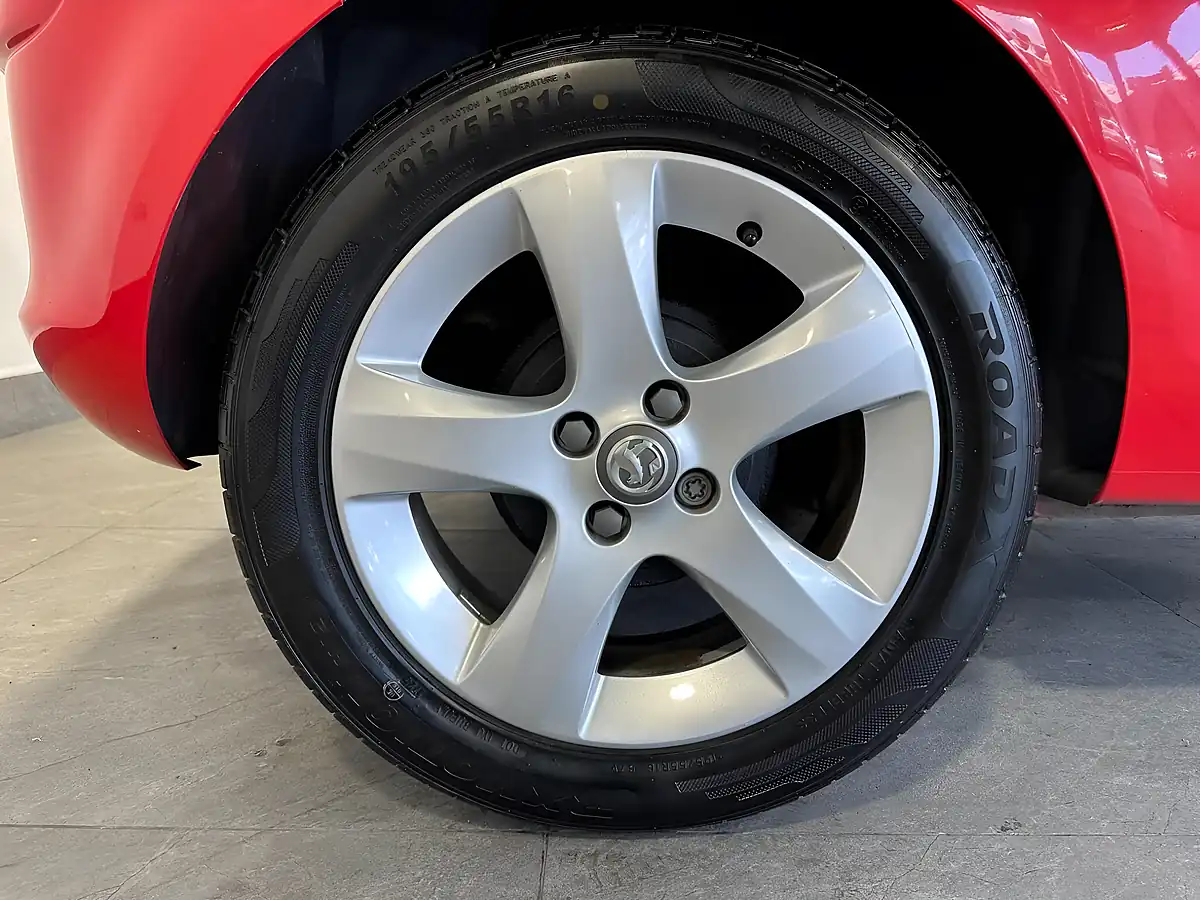 Used 2014 Vauxhall Corsa Sxi Red - Interior and Exterior details 18