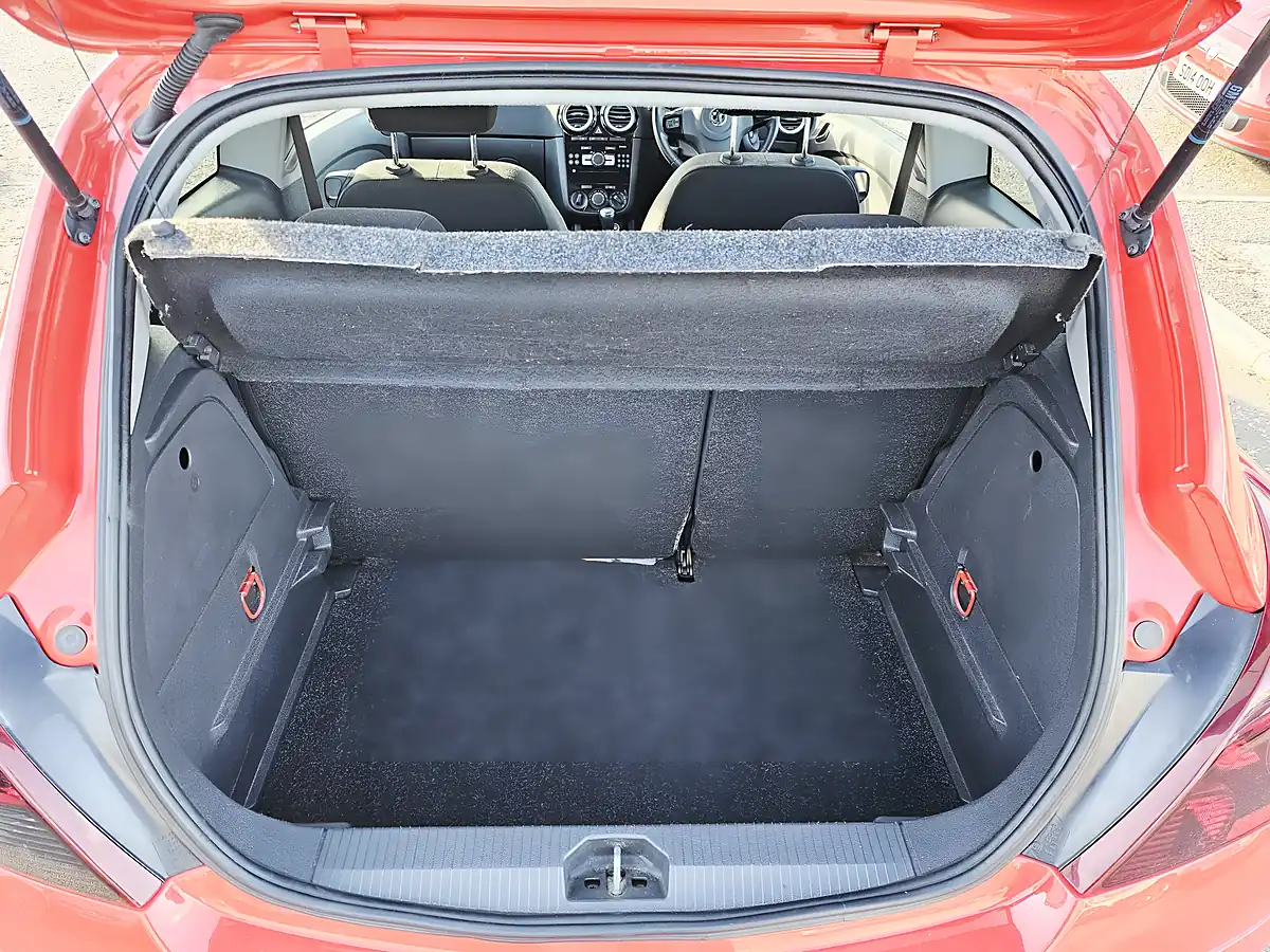 Used 2014 Vauxhall Corsa Sxi Red - Interior and Exterior details 8