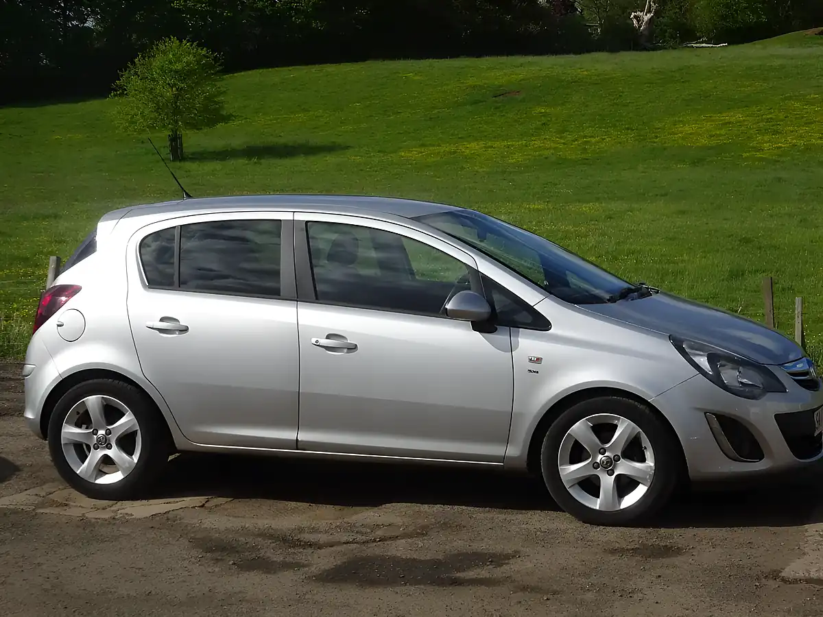Used 2014 Vauxhall Corsa Sxi Silver - Interior and Exterior details 13