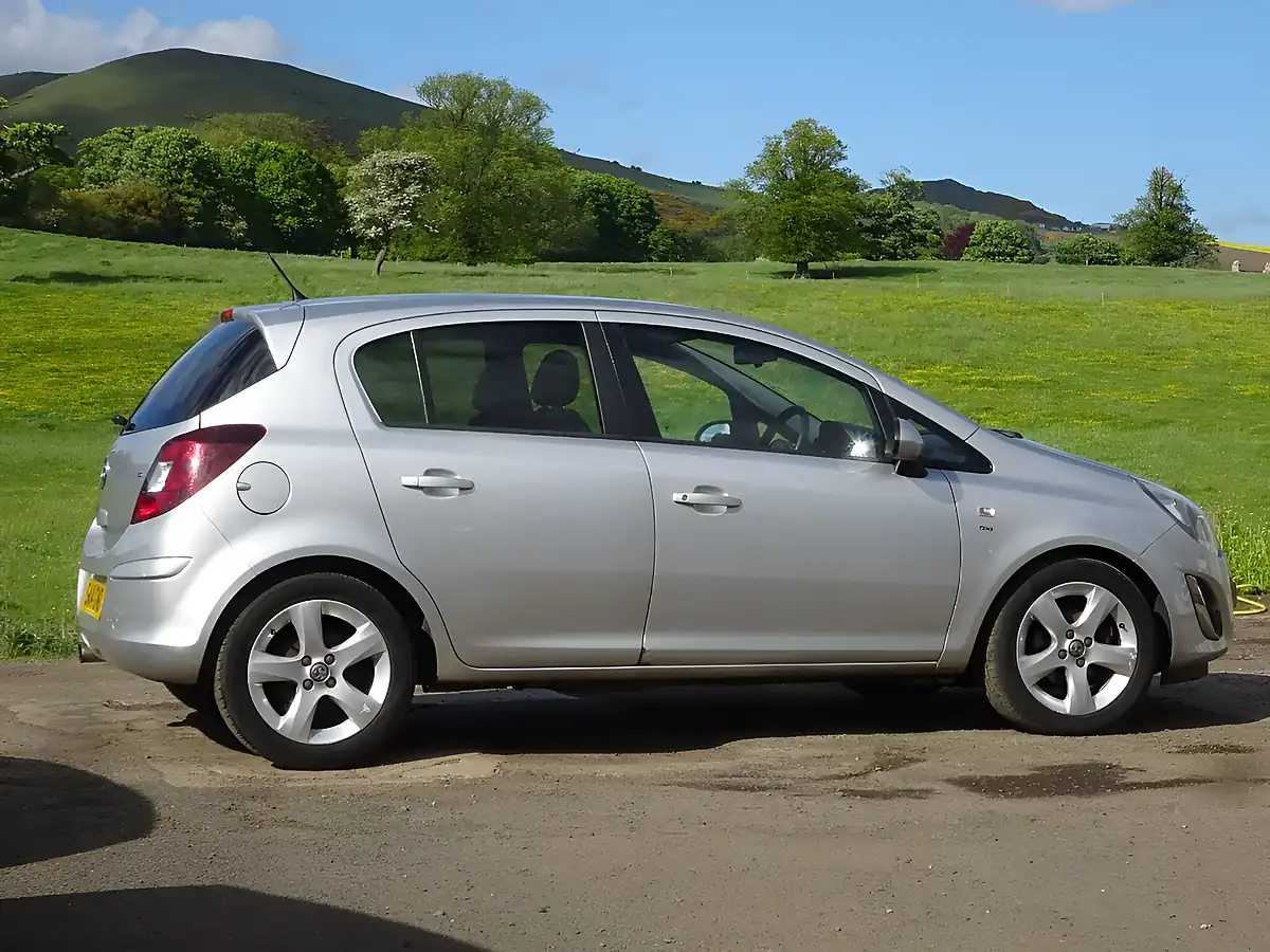 Used 2014 Vauxhall Corsa Sxi Silver - Interior and Exterior details 14