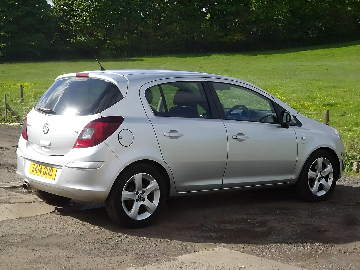 Used 2014 Vauxhall Corsa Sxi Silver - Interior and Exterior details 15