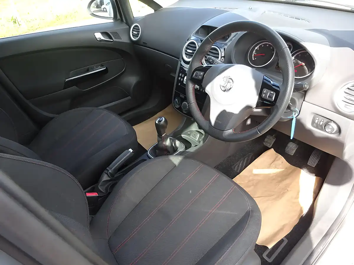 Used 2014 Vauxhall Corsa Sxi Silver - Interior and Exterior details 18