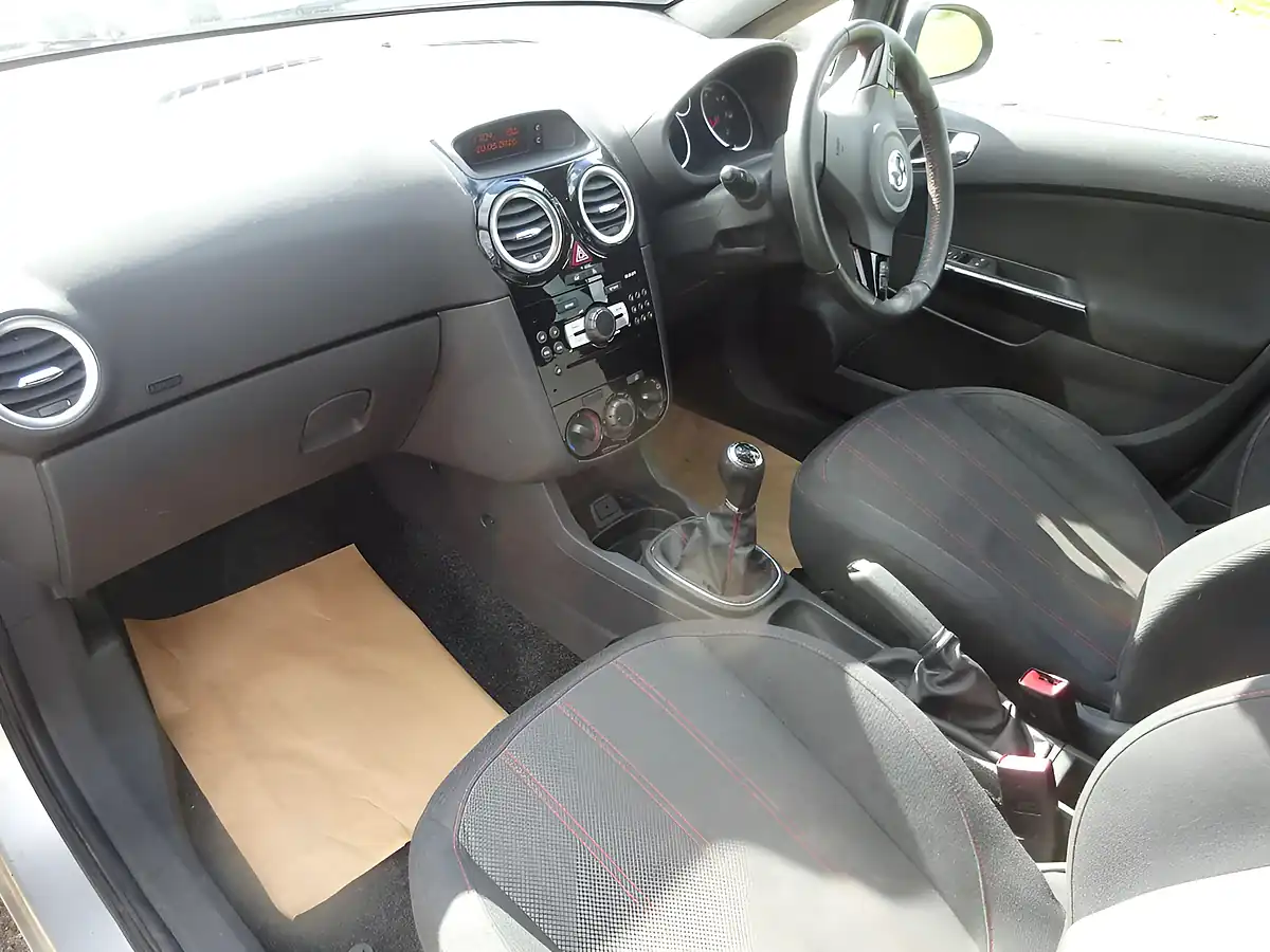Used 2014 Vauxhall Corsa Sxi Silver - Interior and Exterior details 19