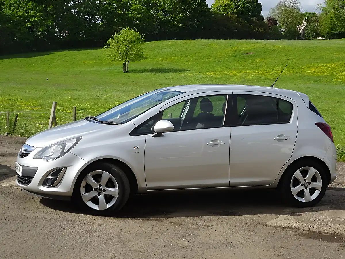 Used 2014 Vauxhall Corsa Sxi Silver - Interior and Exterior details 4