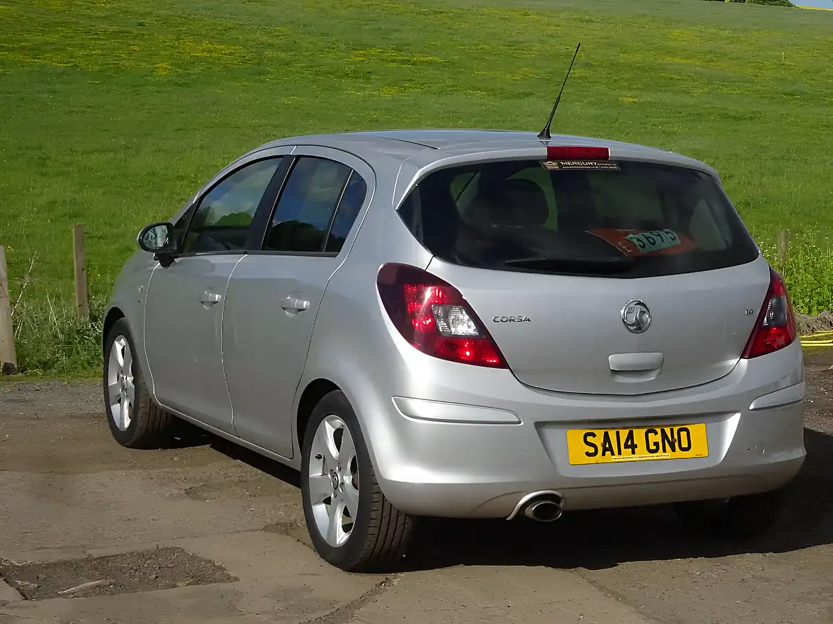 Used 2014 Vauxhall Corsa Sxi Silver - Interior and Exterior details 9