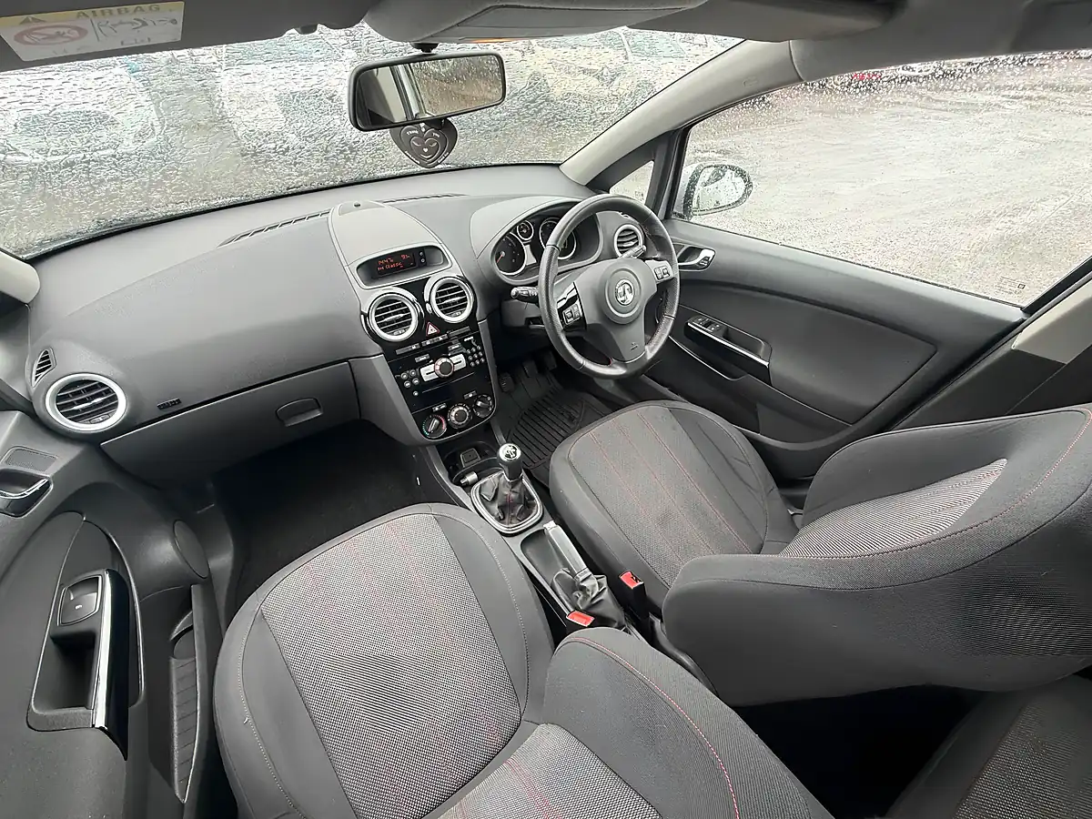 Used 2014 Vauxhall Corsa Sxi Silver - Interior and Exterior details 16