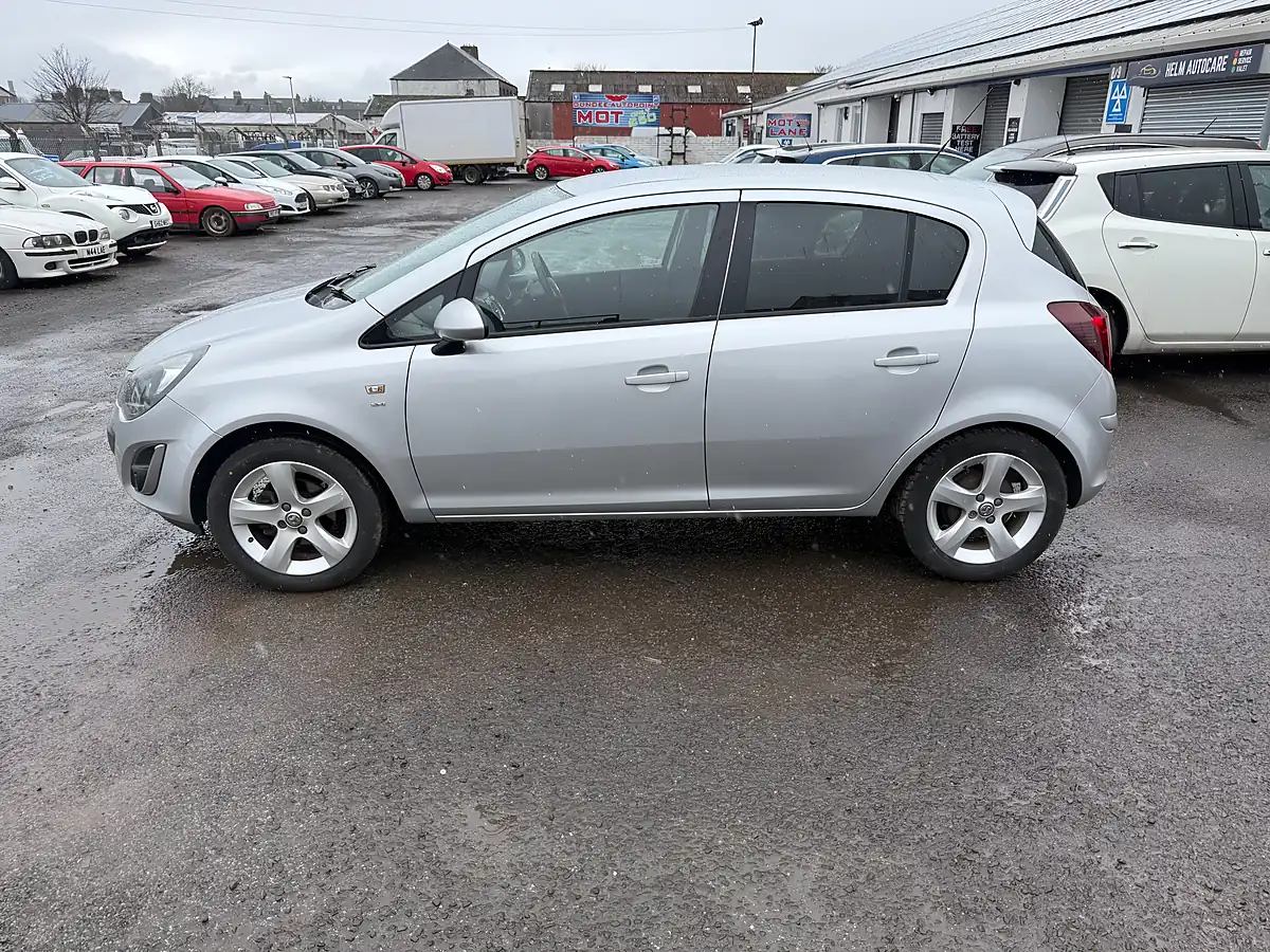 Used 2014 Vauxhall Corsa Sxi Silver - Interior and Exterior details 8