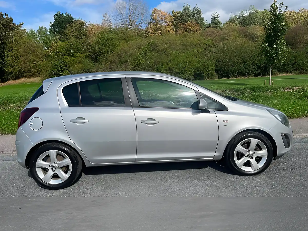 Used 2014 Vauxhall Corsa Sxi Silver - Front View