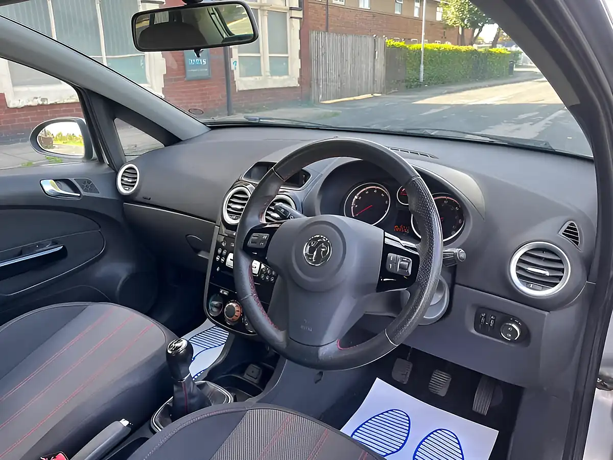 Used 2014 Vauxhall Corsa Sxi Silver - Interior and Exterior details 13