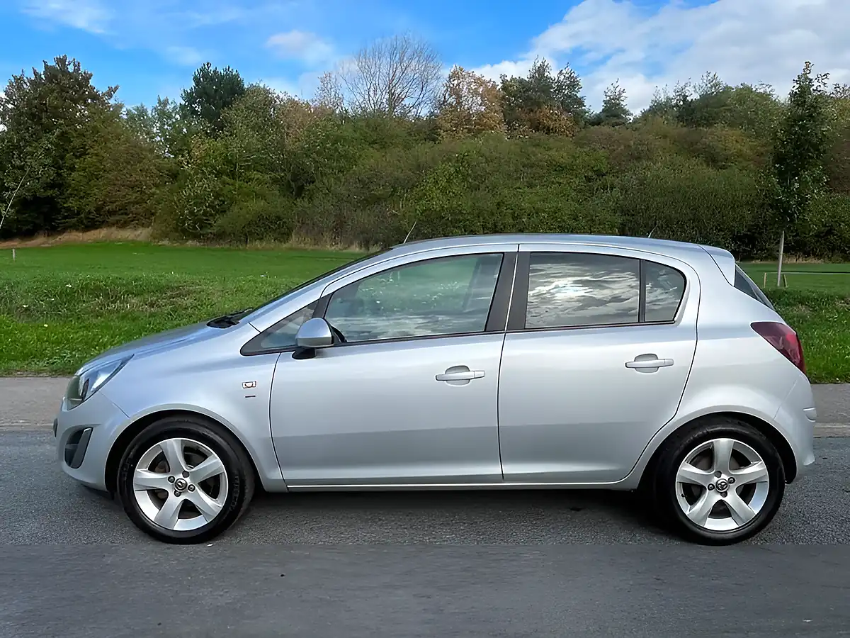 Used 2014 Vauxhall Corsa Sxi Silver - Interior and Exterior details 4
