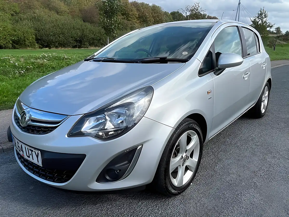 Used 2014 Vauxhall Corsa Sxi Silver - Interior and Exterior details 5