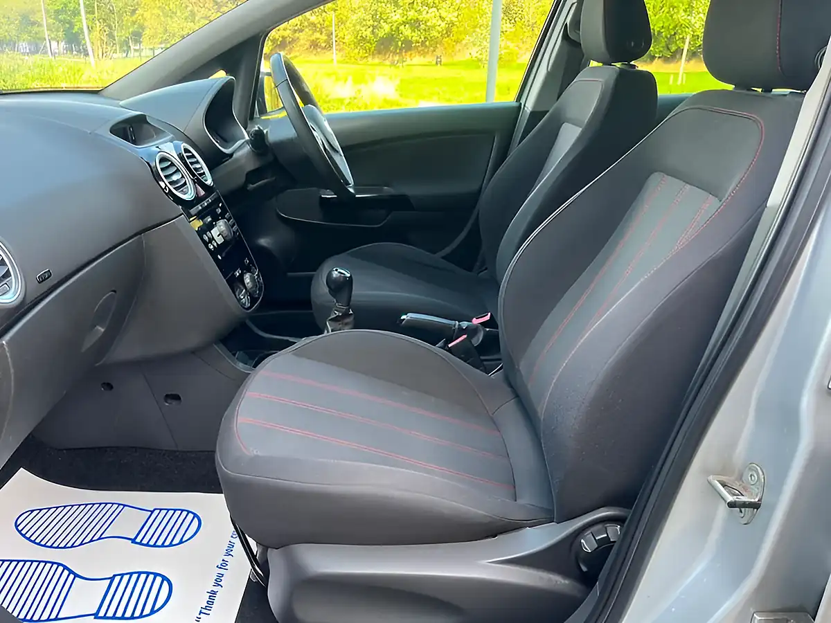 Used 2014 Vauxhall Corsa Sxi Silver - Interior and Exterior details 6