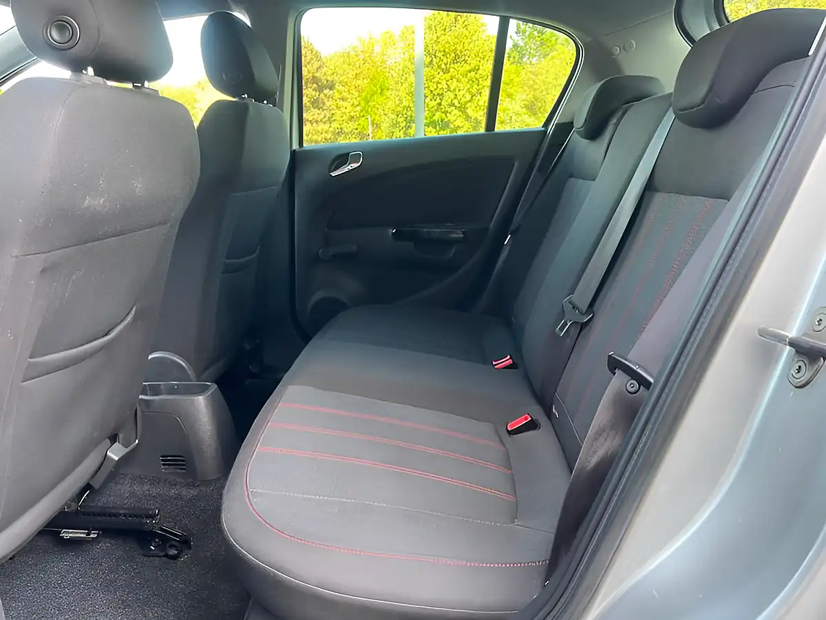Used 2014 Vauxhall Corsa Sxi Silver - Interior and Exterior details 7