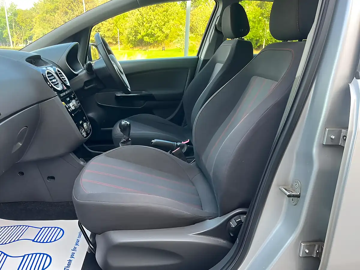 Used 2014 Vauxhall Corsa Sxi Silver - Interior and Exterior details 8