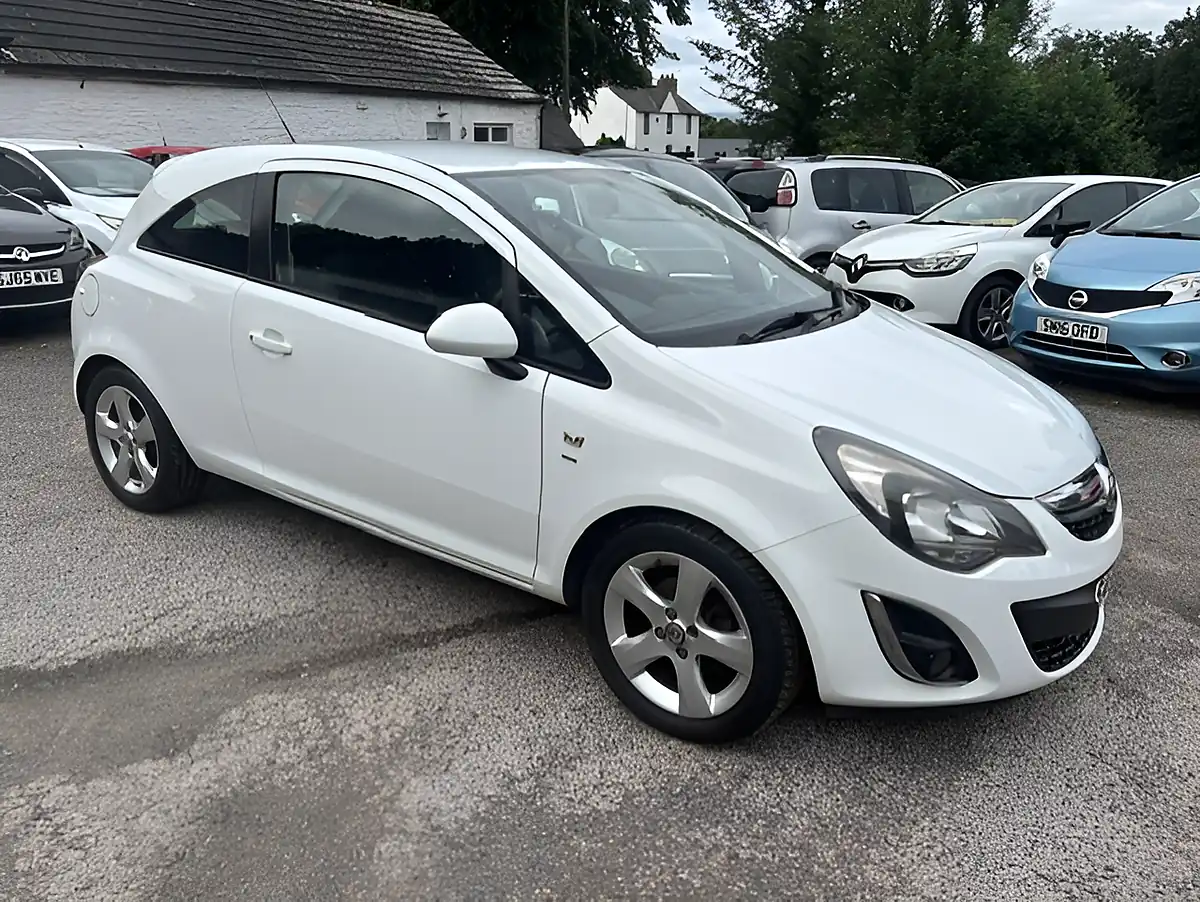 Used 2014 Vauxhall Corsa Sxi White - Front View