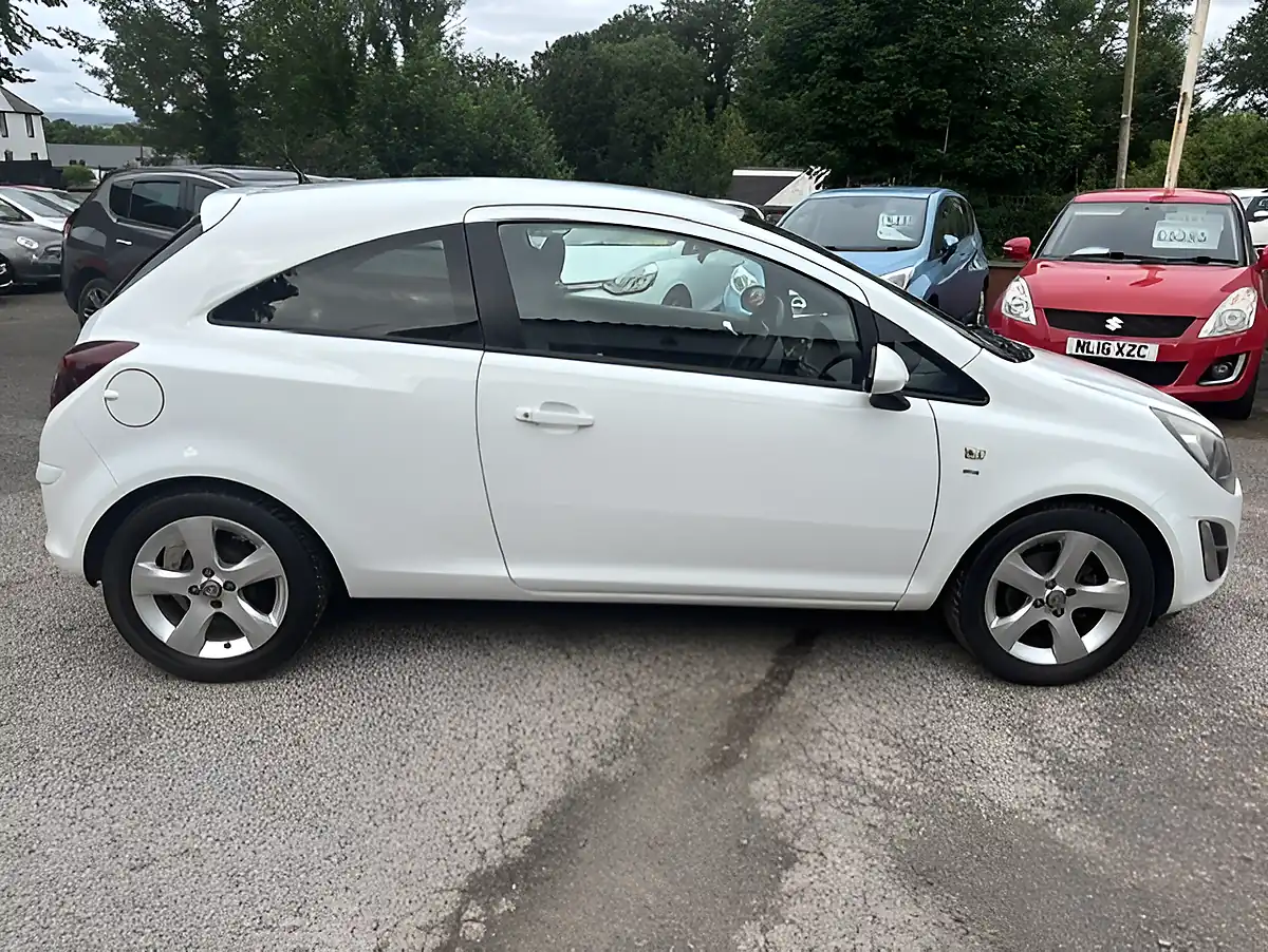 Used 2014 Vauxhall Corsa Sxi White - Interior and Exterior details 6