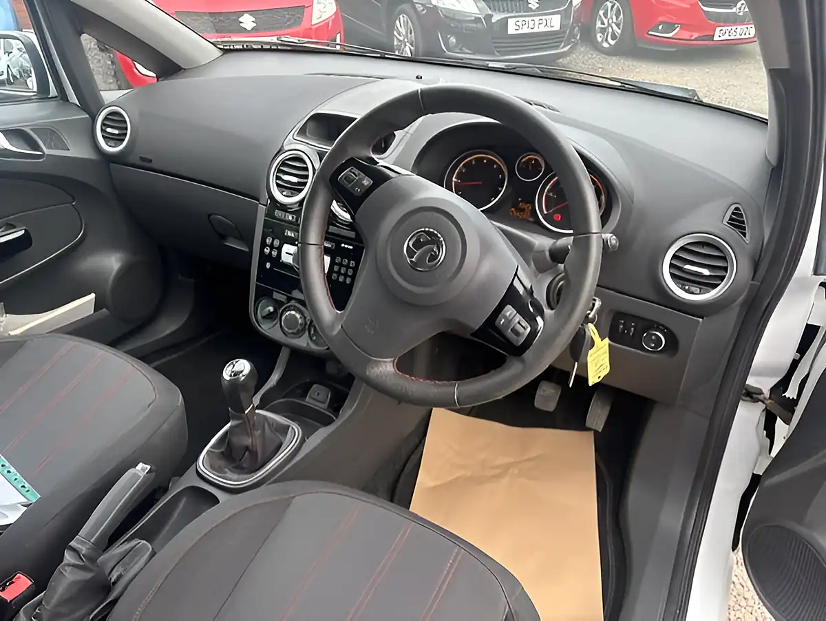 Used 2014 Vauxhall Corsa Sxi White - Interior and Exterior details 9