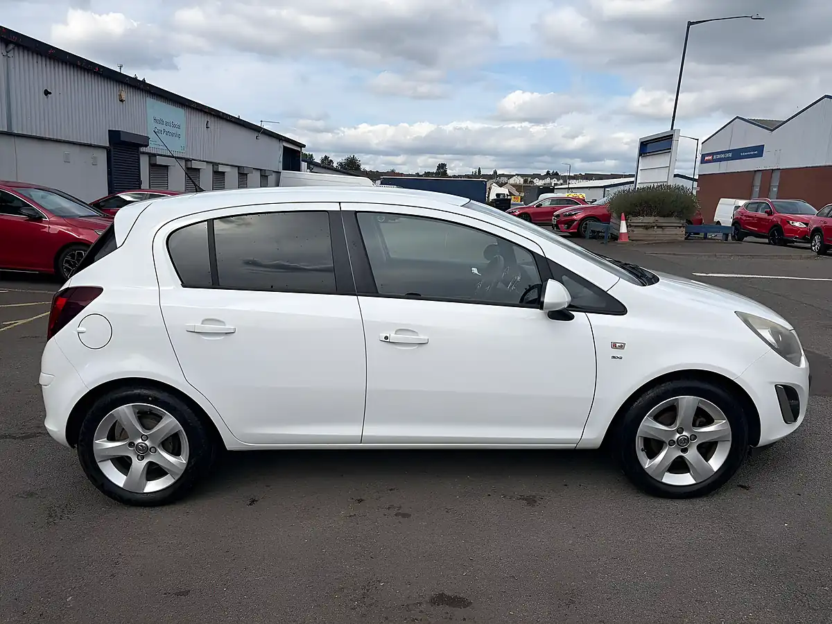 Used 2014 Vauxhall Corsa Sxi White - Interior and Exterior details 7