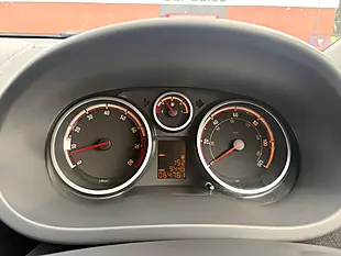 Used 2014 Vauxhall Corsa Sxi White - Interior and Exterior details 9