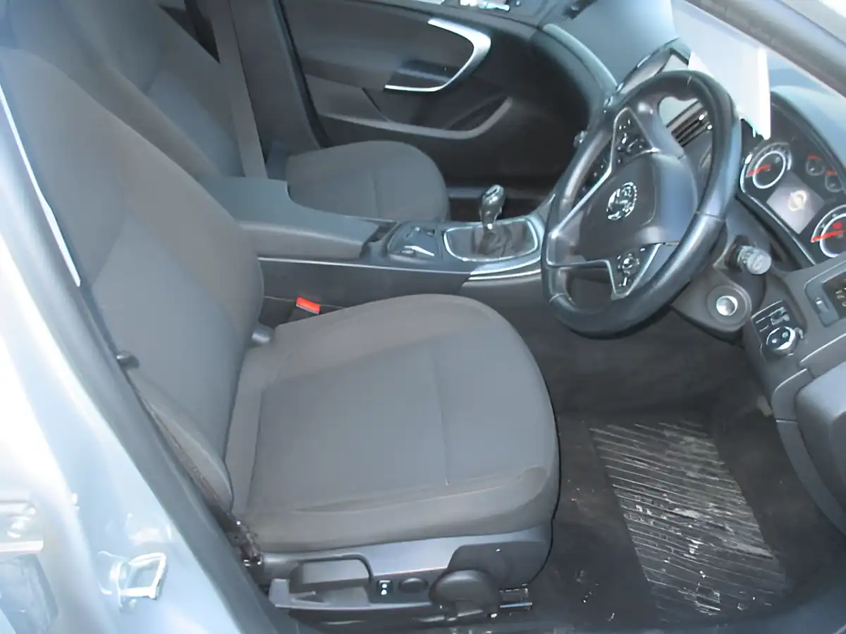 Used 2014 Vauxhall Insignia Design Nav Silver - Interior and Exterior details 7
