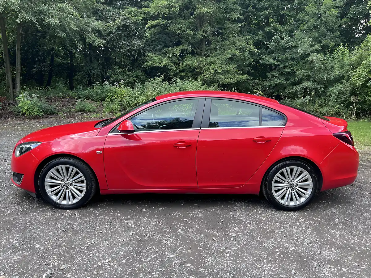 Used 2014 Vauxhall Insignia Design Red - Interior and Exterior details 3
