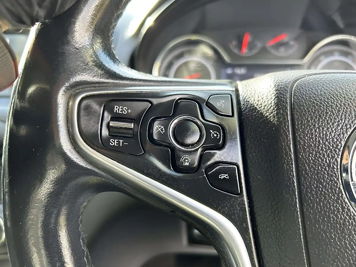 Used 2014 Vauxhall Insignia Design Silver - Interior and Exterior details 12