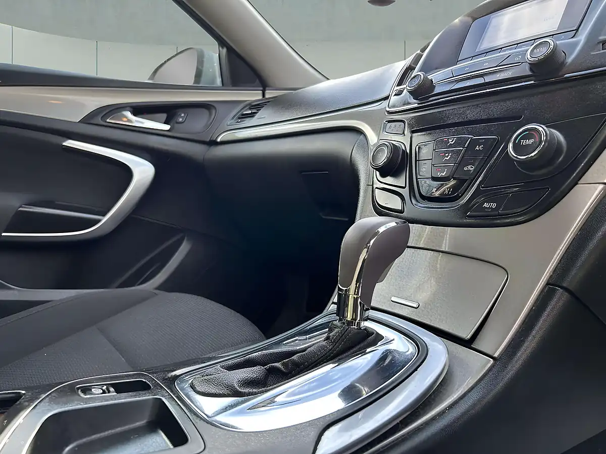 Used 2014 Vauxhall Insignia Design Silver - Interior and Exterior details 13