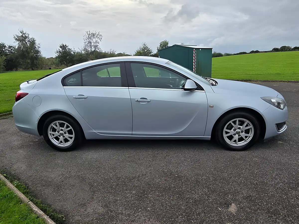 Used 2014 Vauxhall Insignia Design Silver - Interior and Exterior details 3