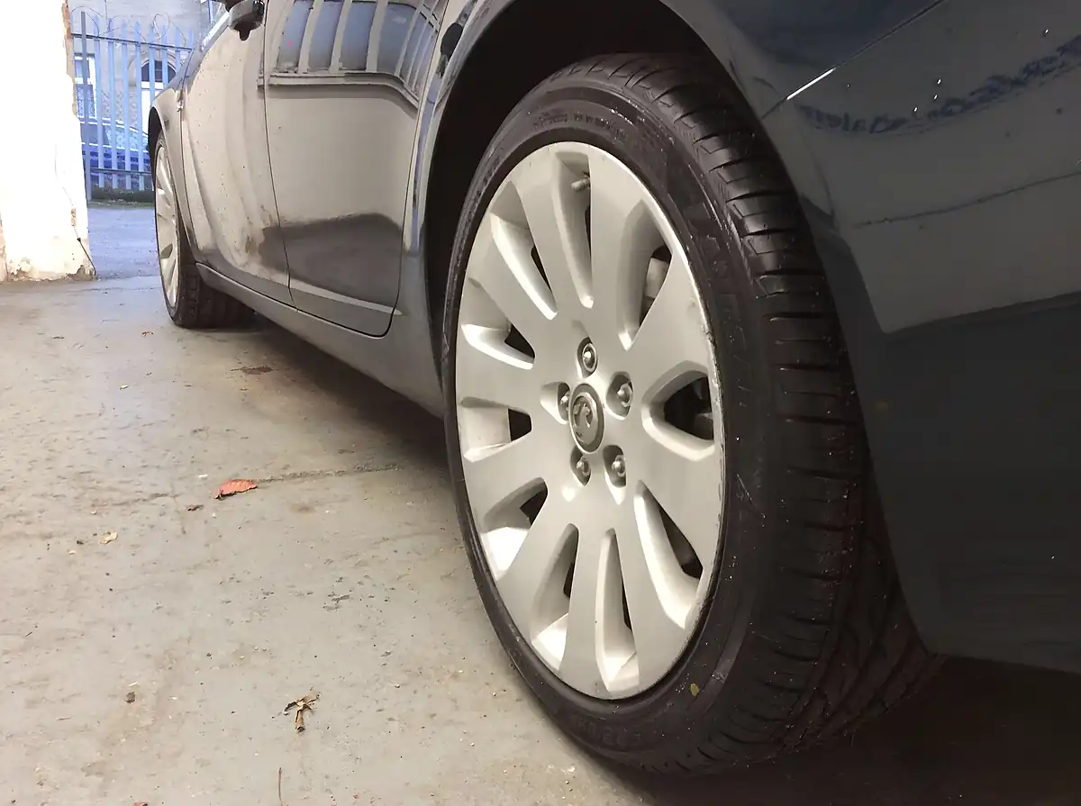 Used 2014 Vauxhall Insignia Elite Nav Sports Tourer Green - Interior and Exterior details 11