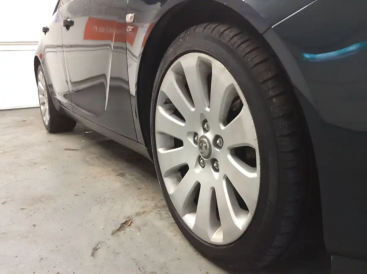 Used 2014 Vauxhall Insignia Elite Nav Sports Tourer Green - Interior and Exterior details 13