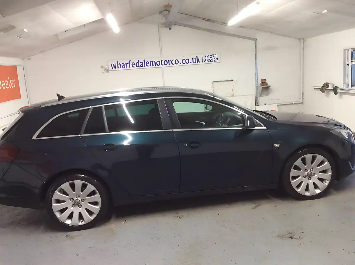 Used 2014 Vauxhall Insignia Elite Nav Sports Tourer Green - Interior and Exterior details 7