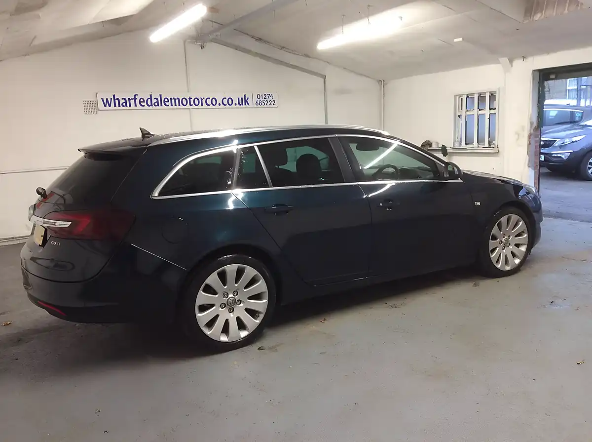 Used 2014 Vauxhall Insignia Elite Nav Sports Tourer Green - Interior and Exterior details 8