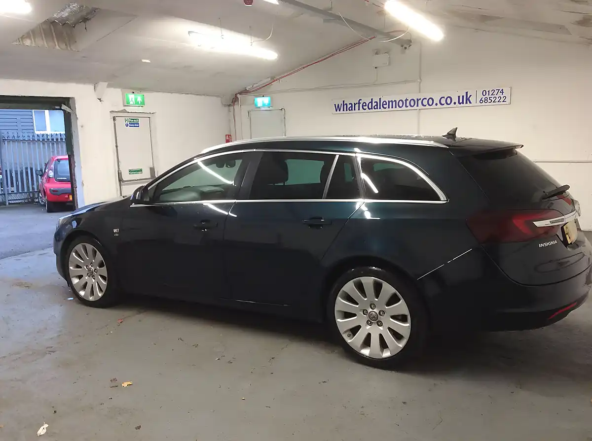 Used 2014 Vauxhall Insignia Elite Nav Sports Tourer Green - Interior and Exterior details 9