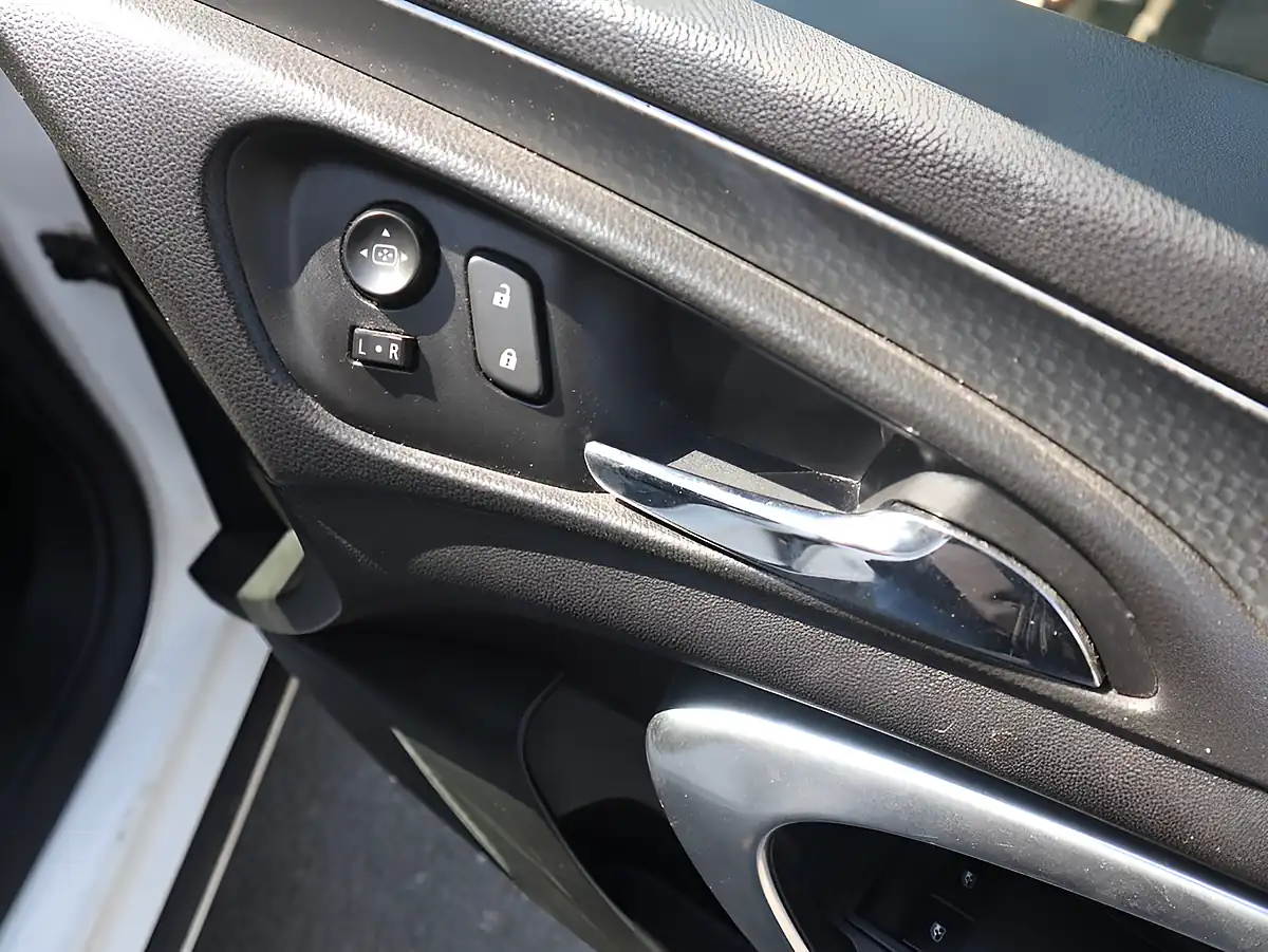 Used 2014 Vauxhall Insignia Energy White - Interior and Exterior details 15
