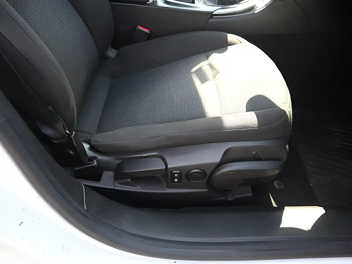 Used 2014 Vauxhall Insignia Energy White - Interior and Exterior details 6
