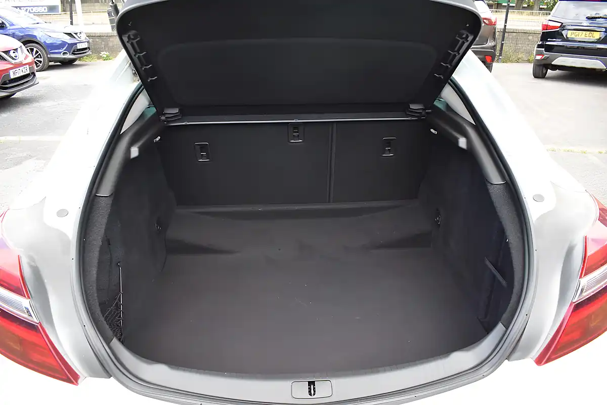 Used 2014 Vauxhall Insignia Sri Nav White - Interior and Exterior details 10