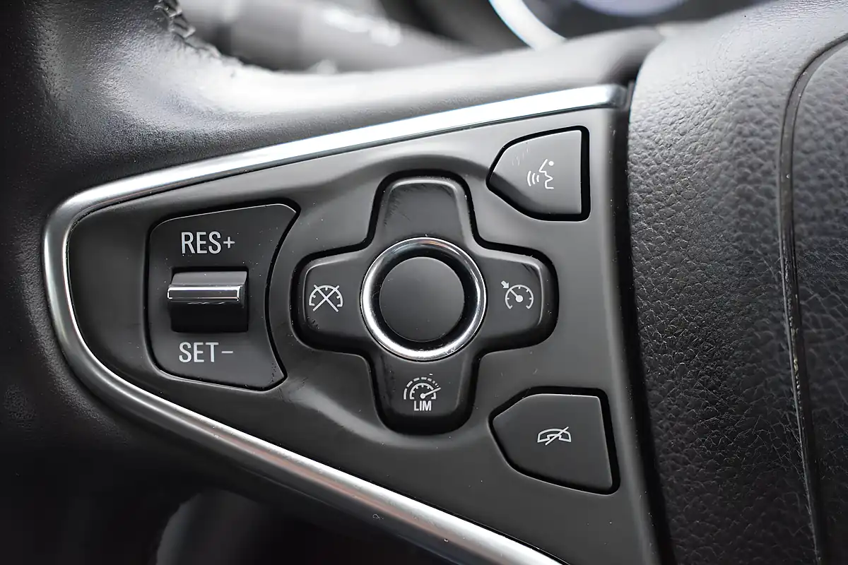 Used 2014 Vauxhall Insignia Sri Nav White - Interior and Exterior details 18