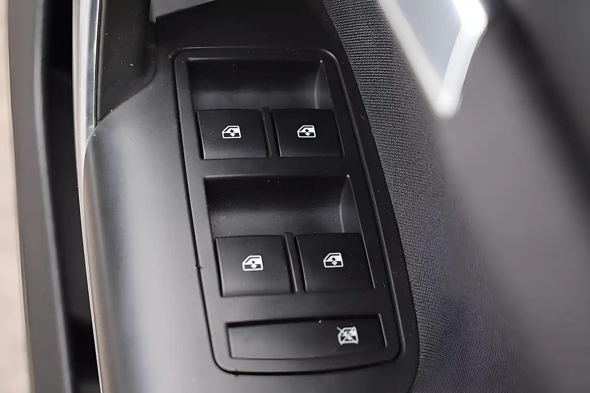 Used 2014 Vauxhall Insignia Sri Nav White - Interior and Exterior details 19