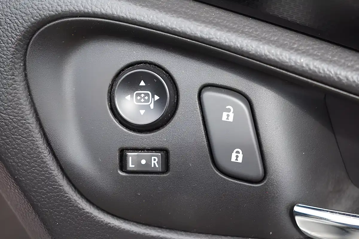 Used 2014 Vauxhall Insignia Sri Nav White - Interior and Exterior details 20