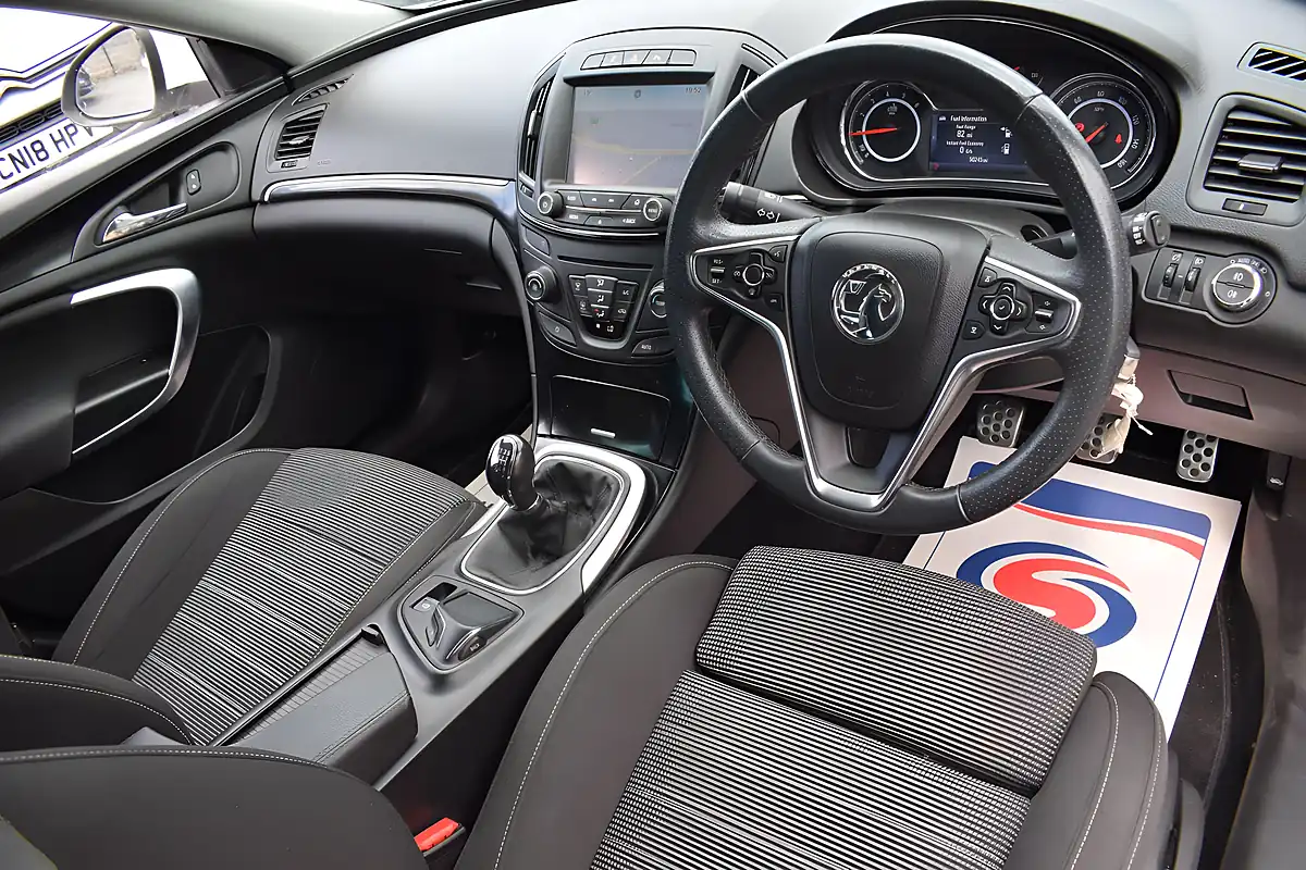 Used 2014 Vauxhall Insignia Sri Nav White - Interior and Exterior details 7