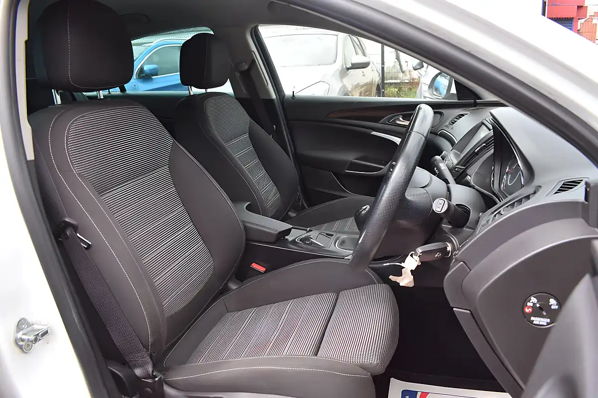 Used 2014 Vauxhall Insignia Sri Nav White - Interior and Exterior details 8