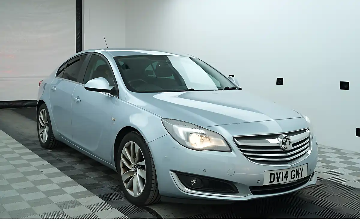 Used 2014 Vauxhall Insignia Sri Silver - Front View