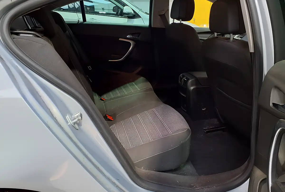Used 2014 Vauxhall Insignia Sri Silver - Interior and Exterior details 7