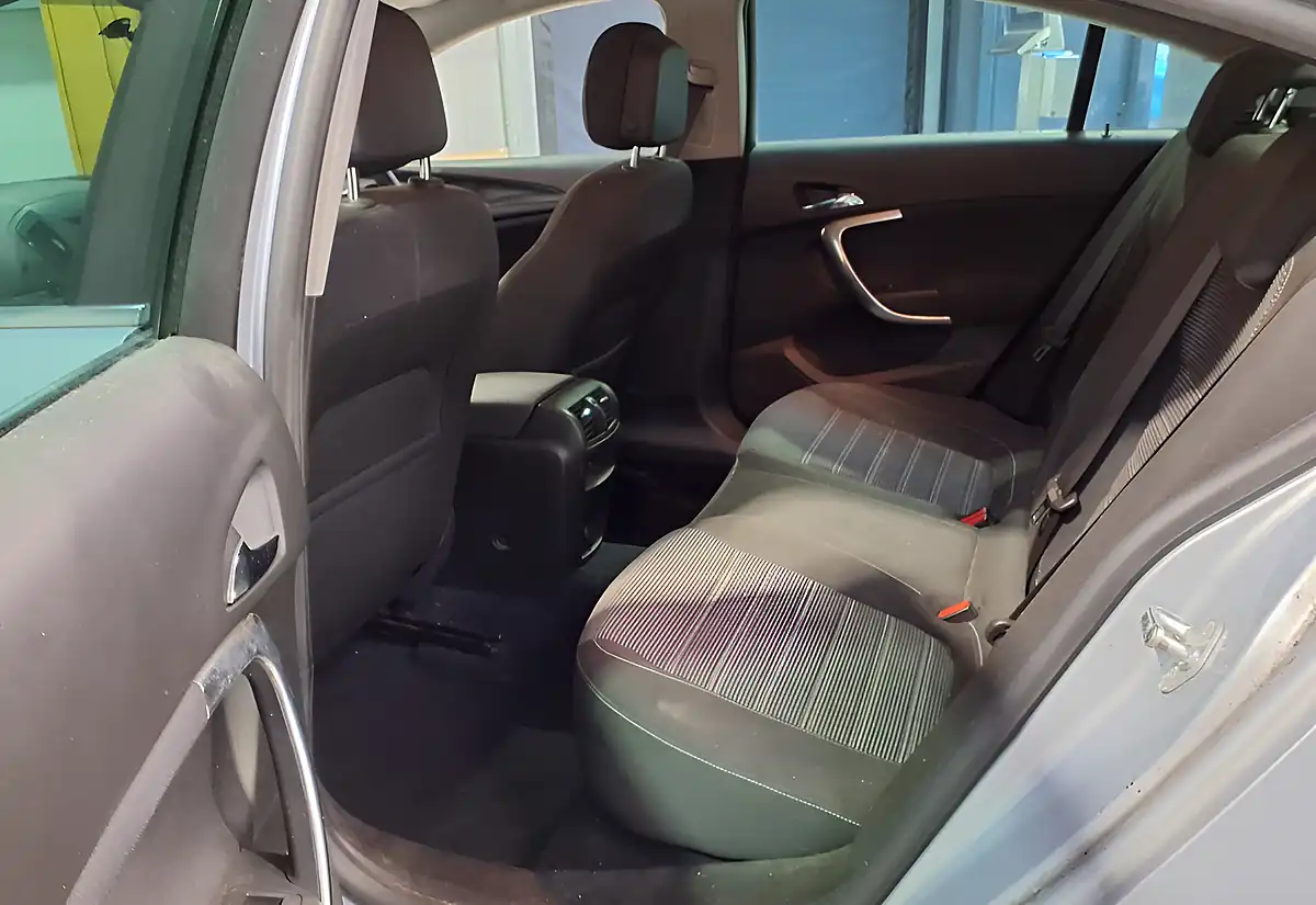 Used 2014 Vauxhall Insignia Sri Silver - Interior and Exterior details 8