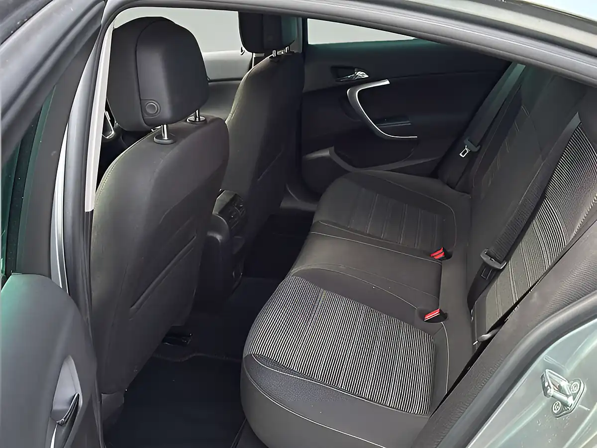 Used 2014 Vauxhall Insignia Sri Sovereign Silver - Interior and Exterior details 6