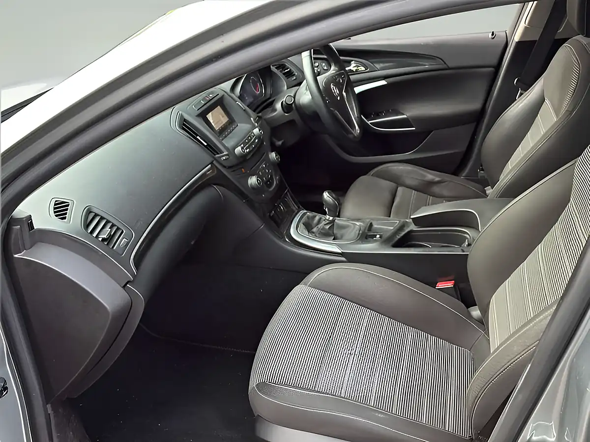 Used 2014 Vauxhall Insignia Sri Sovereign Silver - Interior and Exterior details 9
