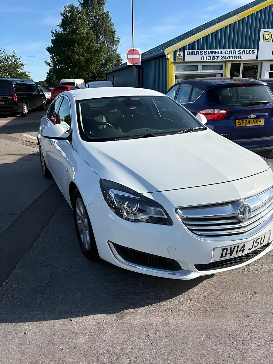 Used 2014 Vauxhall Insignia Tech Line White - Front View