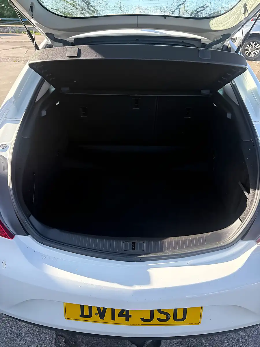 Used 2014 Vauxhall Insignia Tech Line White - Interior and Exterior details 8